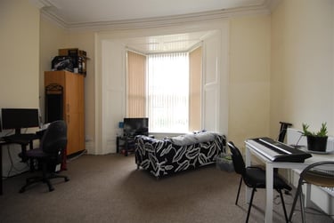 1 bed flat, 20 Woodland Terrace,, Greenbank, Plymouth, PL48NL - Image 2